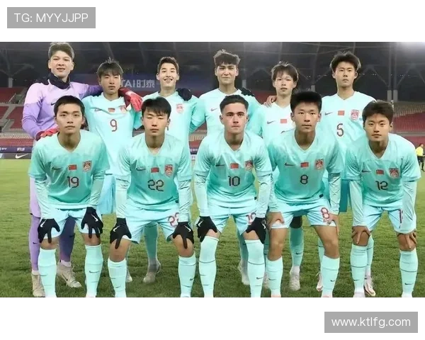 中国足球队备战亚洲杯名单公布 新老球员携手迎接挑战