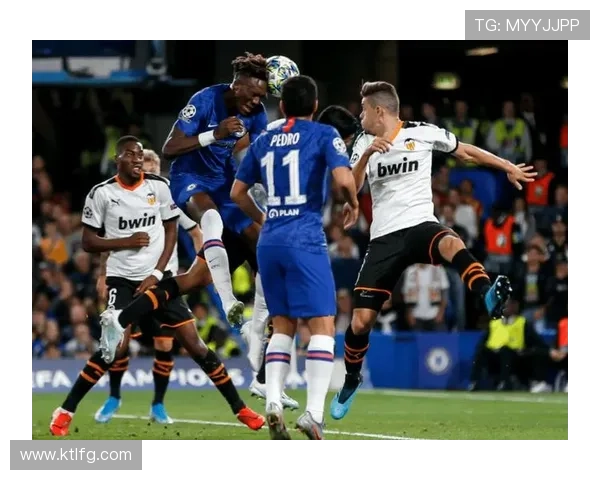 热那亚俱乐部最新动态：球队阵容调整与战术更新引发球迷热议